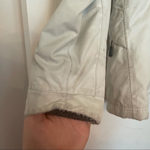 The North Face White Ski Jacket and Removable Brown Fleece Lining - Picture 8 of 10